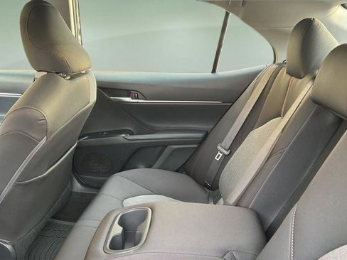 Used 2018 Toyota Camry LE image 14