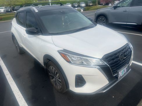 Used 2021 Nissan Kicks SV w/ Exterior Package FWD image 3