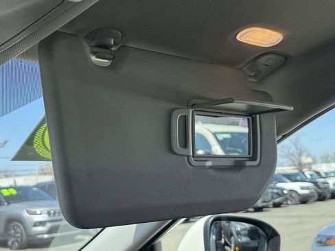 Used 2023 Nissan Rogue SV image 9