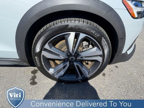 Certified 2025 Volvo V60 B5 Cross Country Plus AWD/4WD image 15