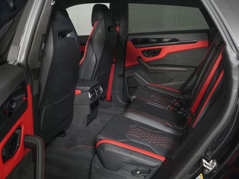 Used 2025 Lamborghini Urus SE image 13