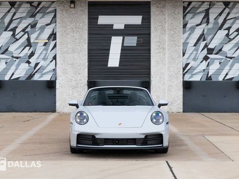 Used 2025 Porsche 911 Carrera image 3