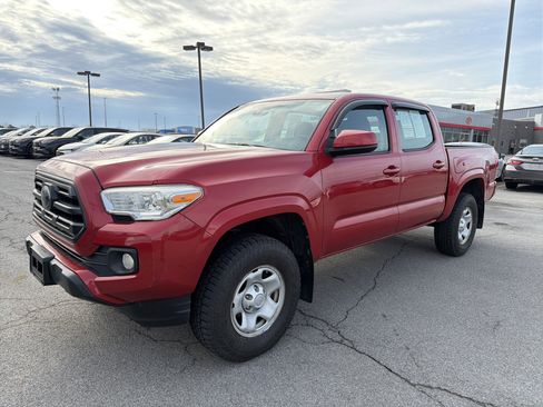 Certified 2018 Toyota Tacoma SR AWD/4WD image 4