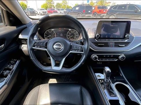 Used 2024 Nissan Altima 2.5 SR FWD image 8