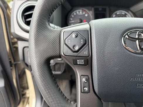 Used 2019 Toyota Tacoma TRD Off-Road image 10