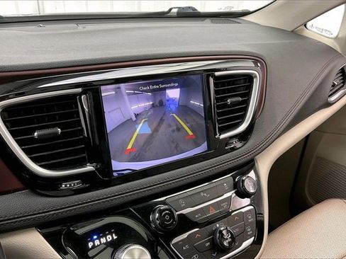 Used 2020 Chrysler Pacifica Limited image 28