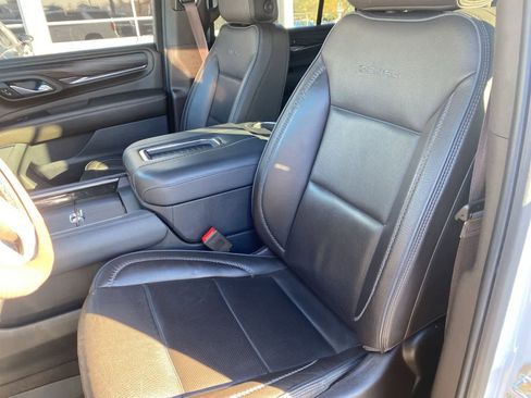 Used 2023 GMC Yukon Denali image 12