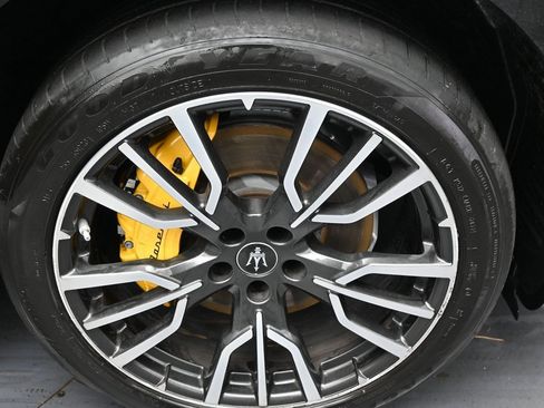 Used 2023 Maserati Grecale Modena image 41