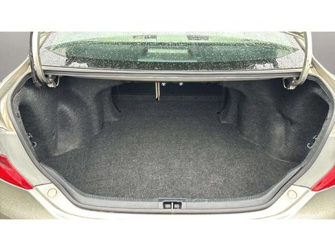 Used 2013 Toyota Camry LE FWD image 9