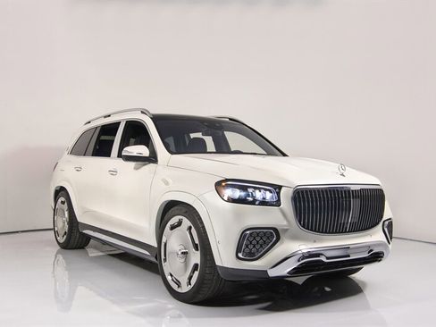 Used 2024 Mercedes-Benz Maybach GLS 600 4MATIC image 2