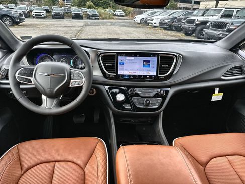 New 2026 Chrysler Pacifica Pinnacle w/ Trailer Tow Group image 23