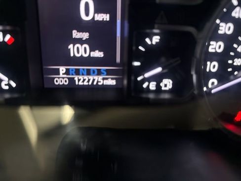 Used 2018 Toyota Tundra SR5 w/ SR5 Upgrade Package image 20