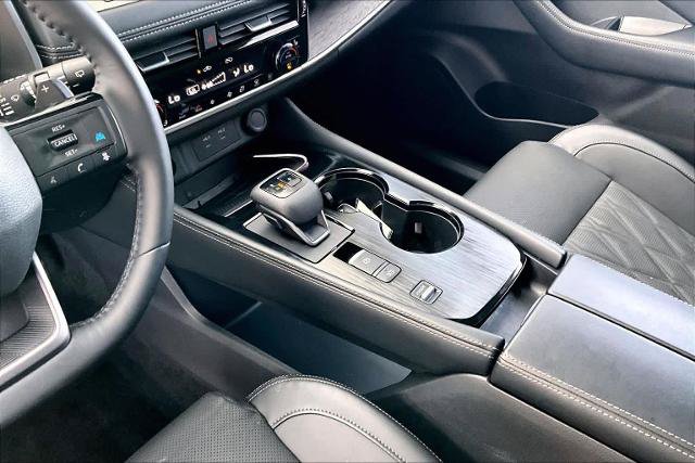 Certified 2025 Nissan Rogue Platinum w/ Platinum Premium Package FWD image 17