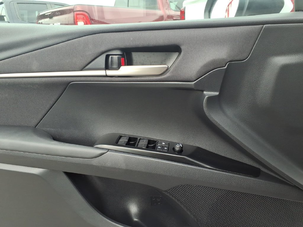 Used 2025 Toyota Camry LE FWD image 11