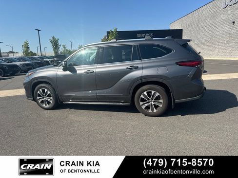 Used 2021 Toyota Highlander XLE FWD image 10
