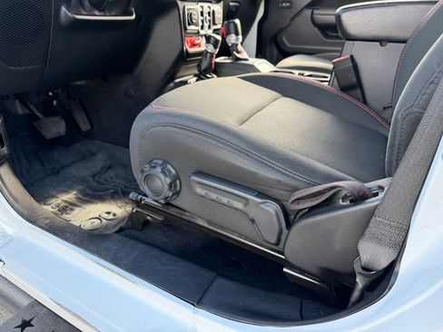 Used 2020 Jeep Gladiator Rubicon w/ Dual Top Group AWD/4WD image 21
