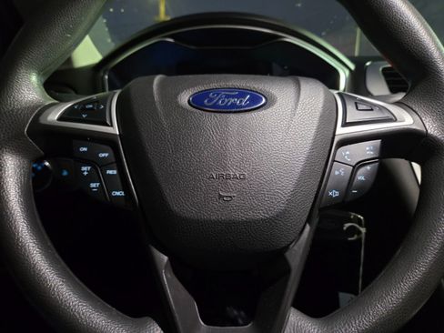 Used 2016 Ford Fusion SE image 16