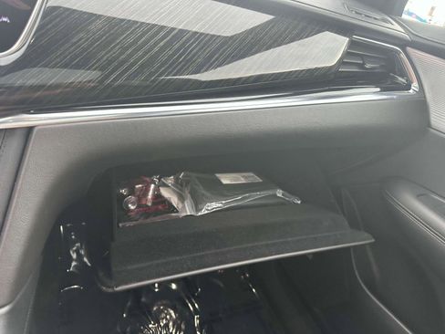 Used 2022 Cadillac XT6 Premium Luxury w/ Technology Package image 35