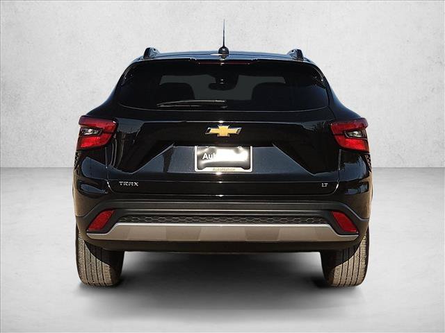 Used 2025 Chevrolet Trax LT FWD image 7