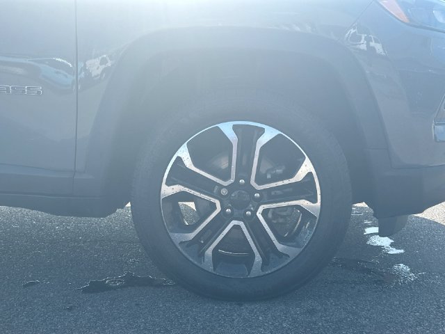 Certified 2022 Jeep Compass Limited AWD/4WD image 13