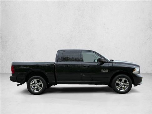 Used 2017 RAM 1500 Express AWD/4WD image 4