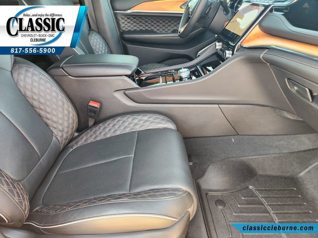 Used 2024 Jeep Grand Cherokee Summit AWD/4WD image 15