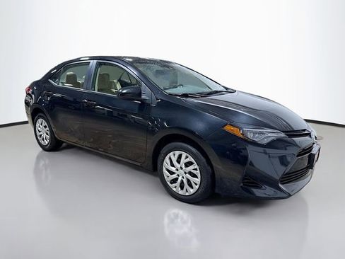 Used 2018 Toyota Corolla LE image 5