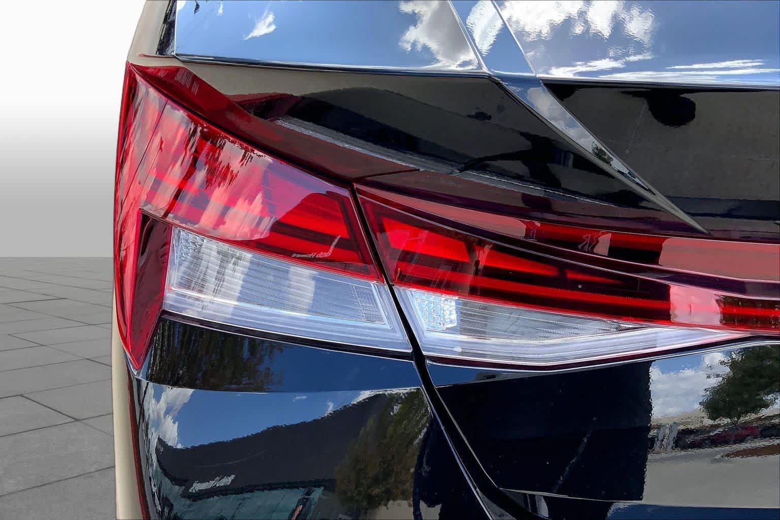 New 2026 Hyundai Elantra Limited FWD image 14