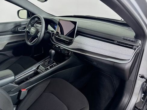 Used 2023 Jeep Compass Sport image 31