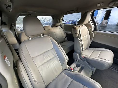 Used 2015 Toyota Sienna XLE image 37