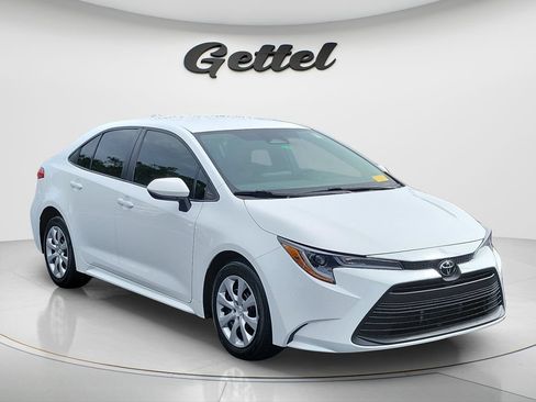 Used 2024 Toyota Corolla LE FWD image 3