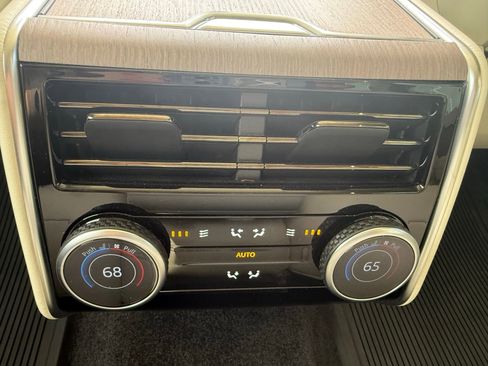 Used 2023 Land Rover Range Rover Long Wheelbase Autobiography image 23