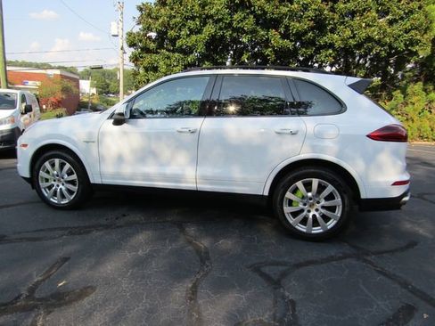 Used 2017 Porsche Cayenne S Platinum image 3