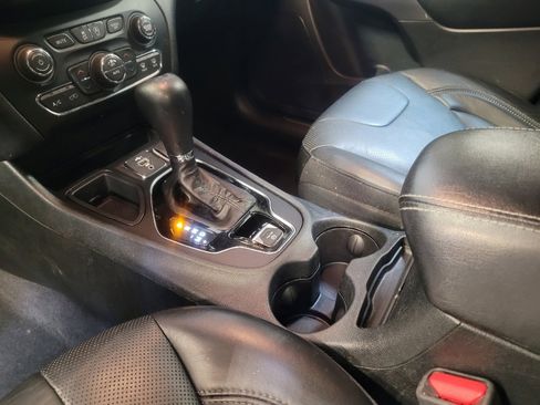 Used 2019 Jeep Cherokee Limited image 26