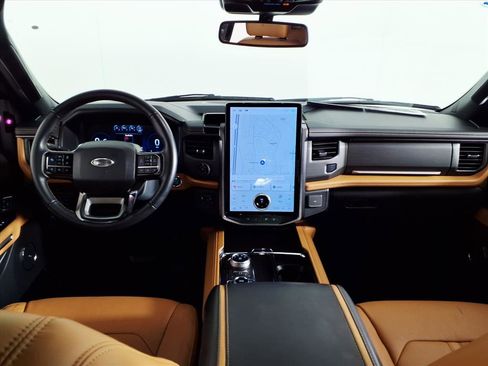 Used 2024 Ford Expedition Platinum image 15