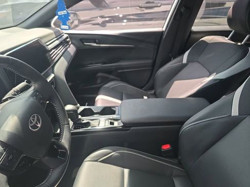 Used 2025 Toyota Camry SE w/ Convenience Package FWD image 11