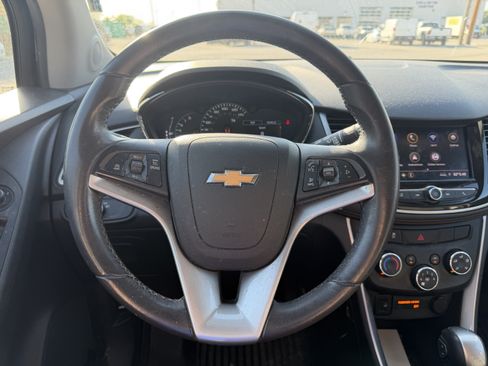 Used 2021 Chevrolet Trax LT w/ Midnight Edition AWD/4WD image 13