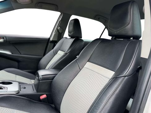 Used 2014 Toyota Camry SE FWD image 10