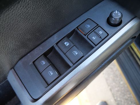 Used 2019 Toyota Tacoma SR5 AWD/4WD image 19
