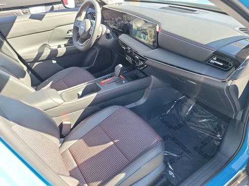 Used 2025 Nissan Kicks SR AWD/4WD image 17