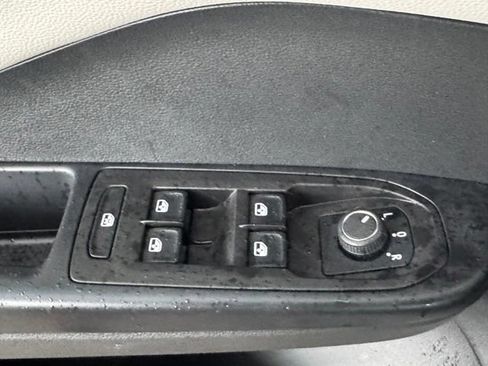 Used 2025 Volkswagen Taos S FWD image 5