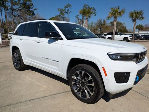 New 2025 Jeep Grand Cherokee Overland w/ Trailer Tow Package AWD/4WD image 2