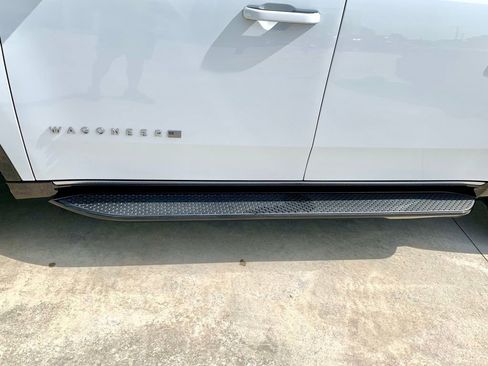 Used 2025 Jeep Wagoneer L Series II AWD/4WD image 46