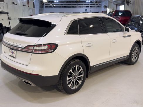 Used 2023 Lincoln Nautilus FWD w/ Premium Package image 9