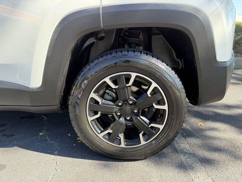Certified 2023 Jeep Renegade Latitude w/ Sun/Sound Group AWD/4WD image 42