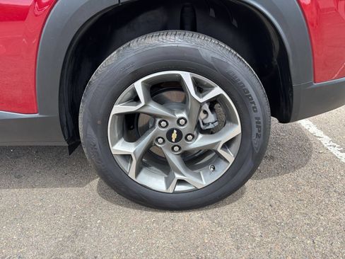 Used 2025 Chevrolet Trax LT w/ LT Convenience Package FWD image 29