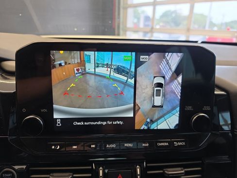 Used 2023 Nissan Pathfinder Platinum FWD image 28