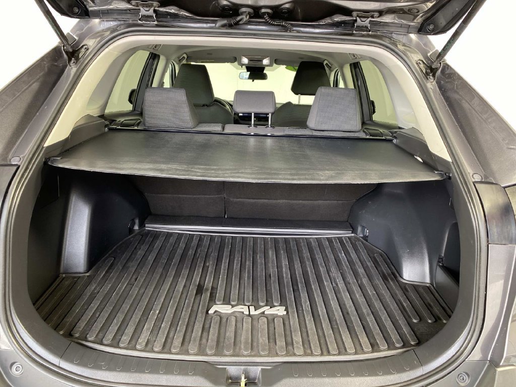 Used 2024 Toyota RAV4 LE AWD/4WD image 8