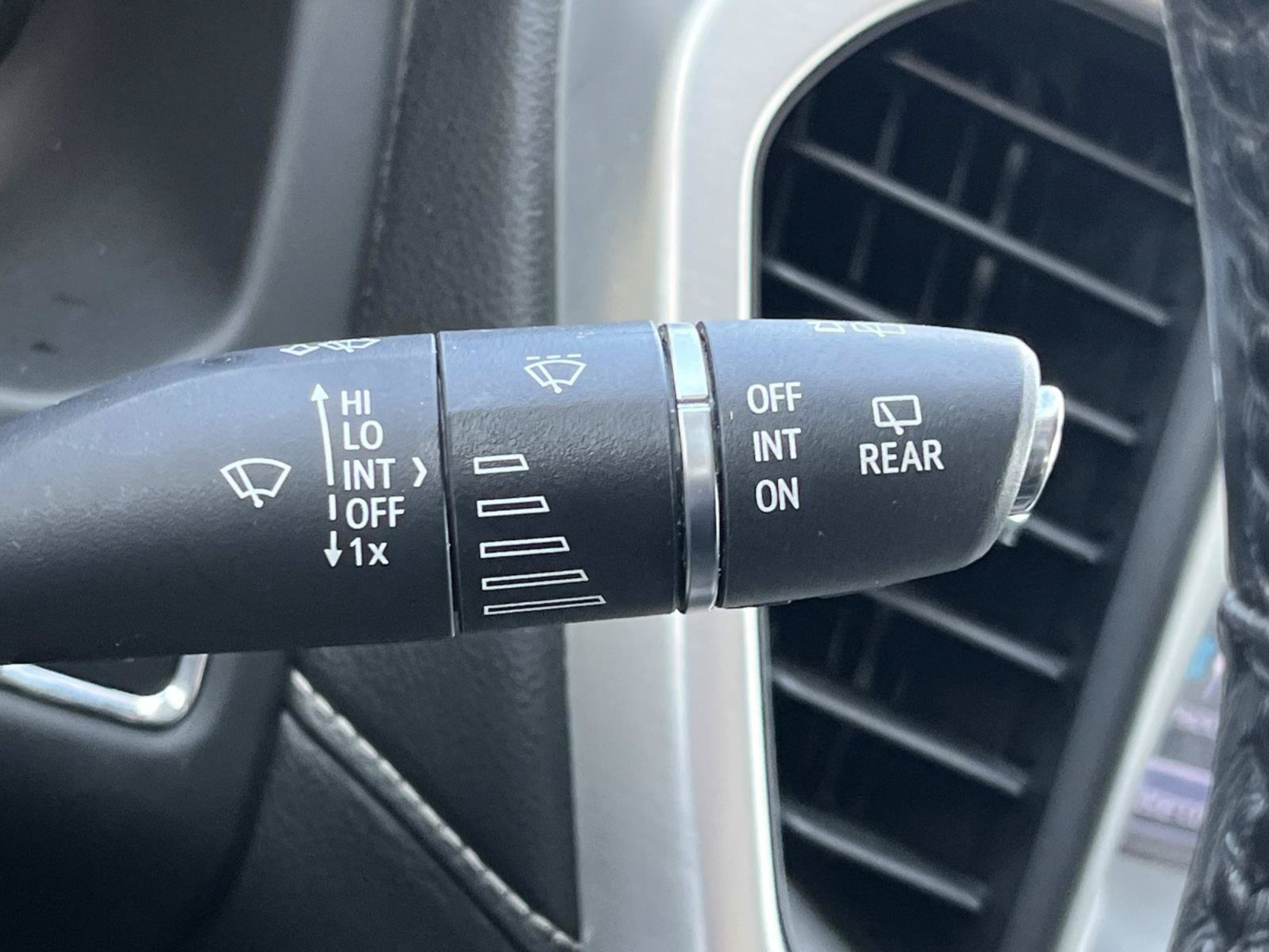 Used 2019 GMC Acadia SLT FWD image 42