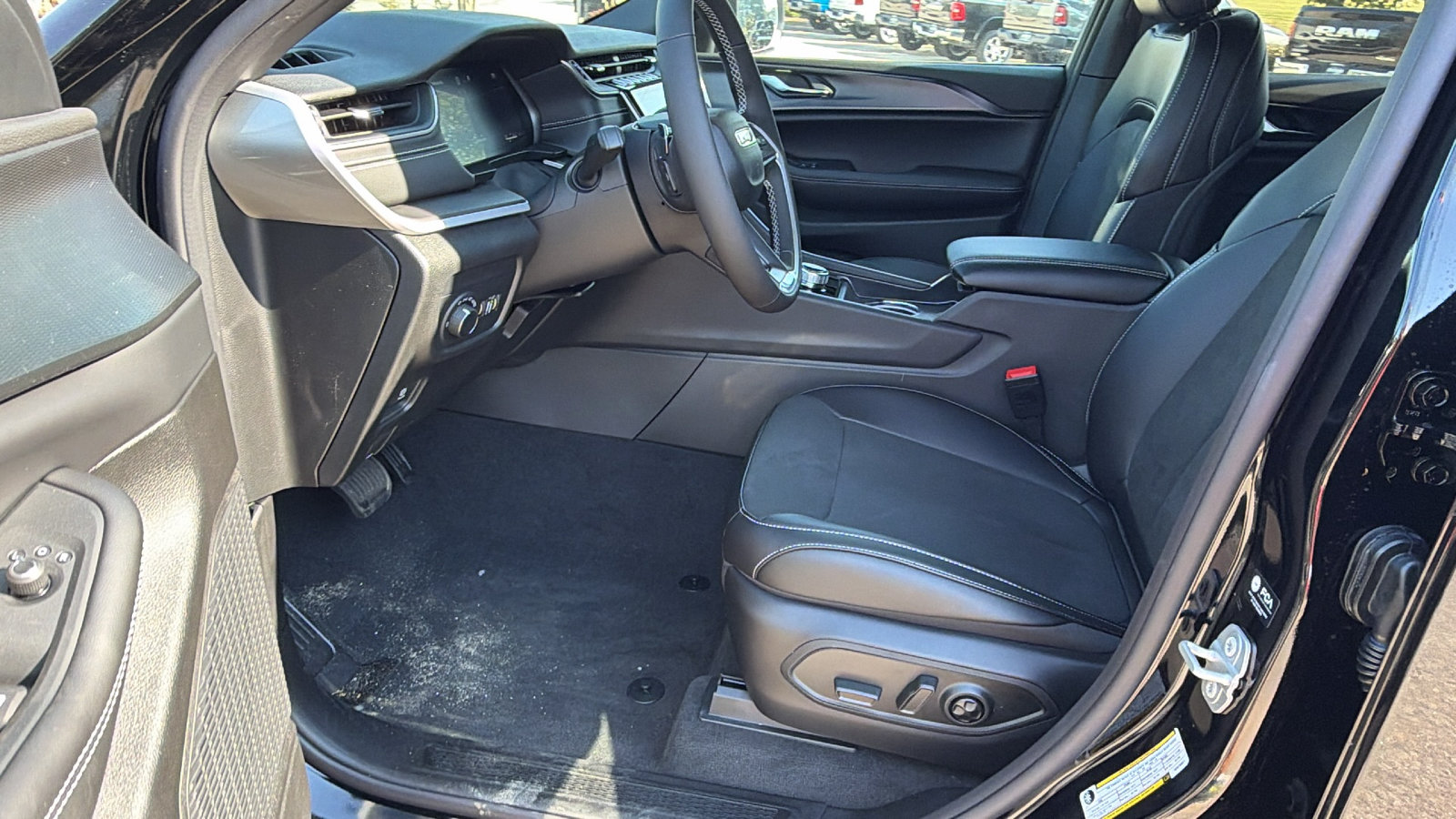 New 2027 Jeep Grand Cherokee Laredo X AWD/4WD image 17